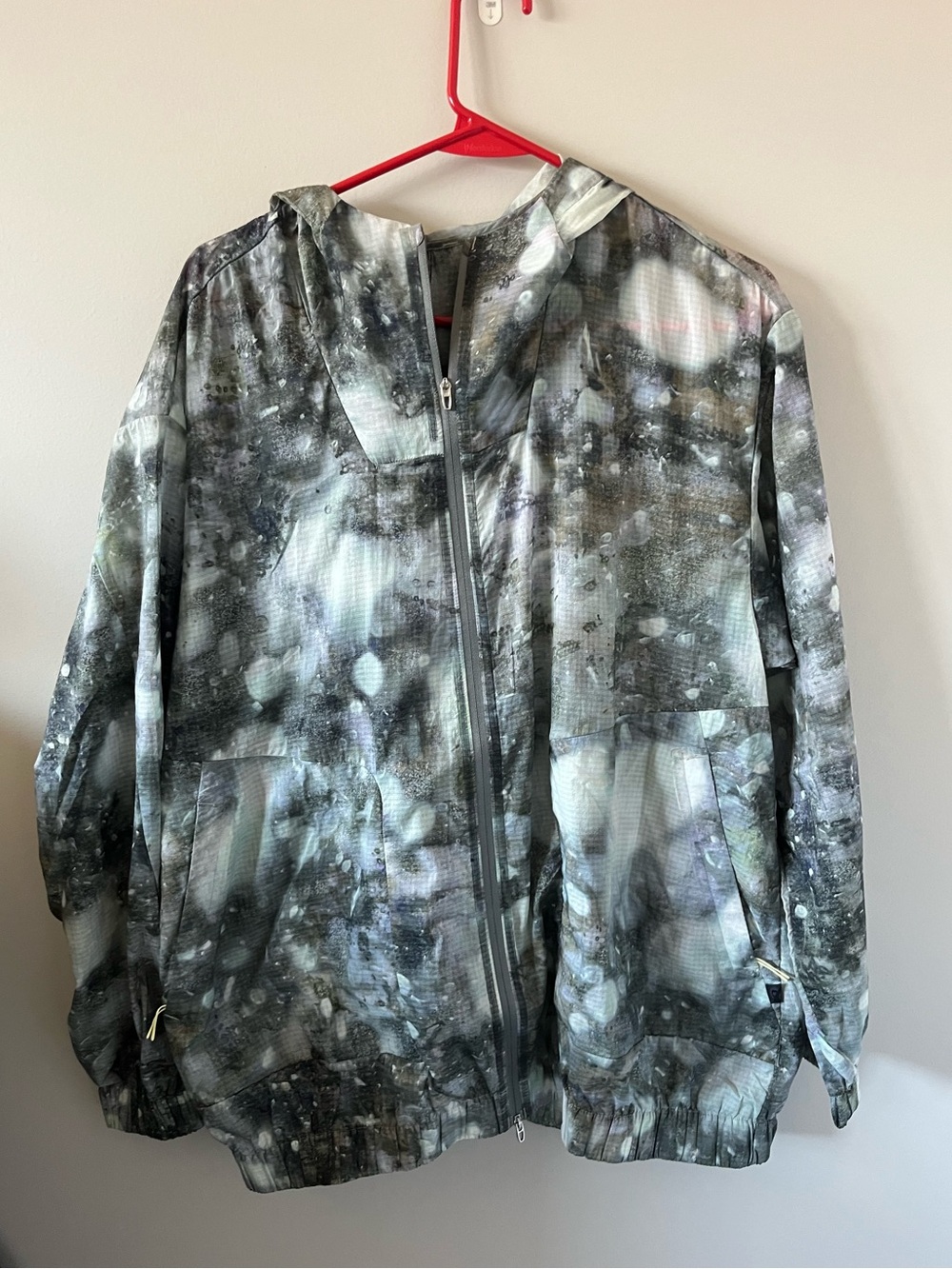Lululemon lab Translucent Hooded Jacket size 8 in Morpheus Macro Multi